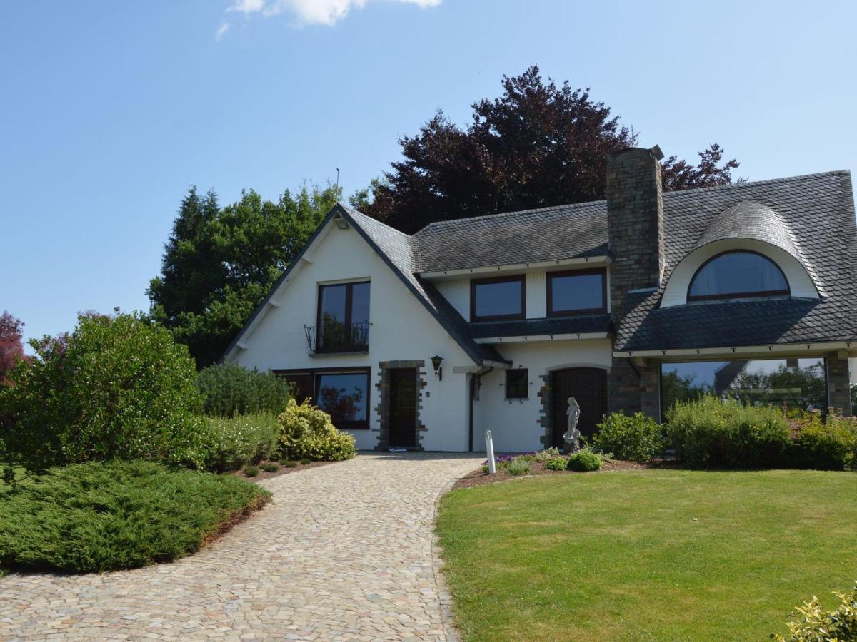 Elegant Villa In Stavelot With Fitness Playroom Luaran gambar