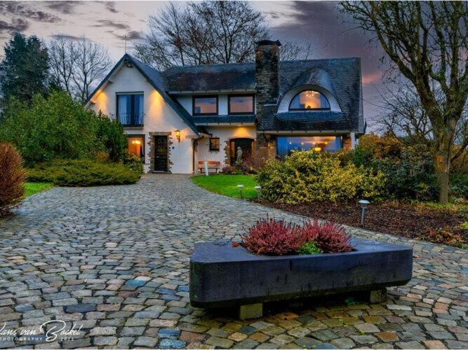 Elegant Villa In Stavelot With Fitness Playroom Luaran gambar